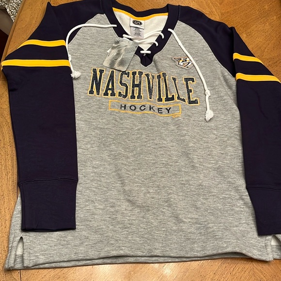 Women’s Nashville Predators Shirt - Picture 1 of 5